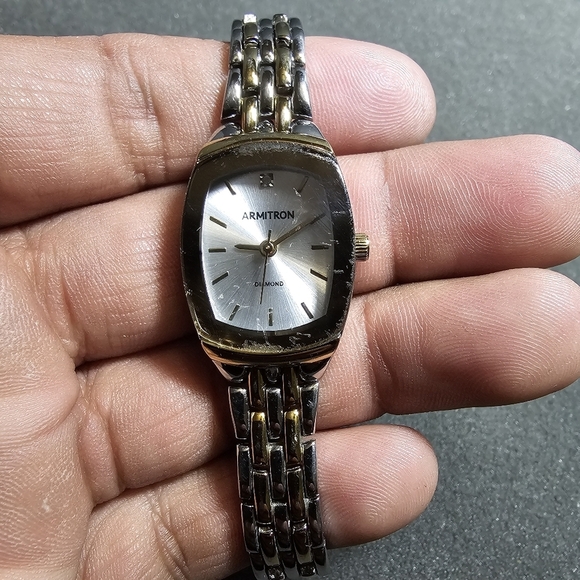Armitron Gold/Silver Toned Women’s Quartz Watch 75/5195TT Working shows signs if - Picture 1 of 9